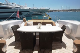 LES -  Aft Deck Dining